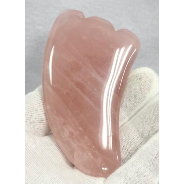 ローズクォーツのかっさ　マッサージプレートです顔、首のリフトアップや血行促進　脂肪燃焼など天使の羽根をモチーフにした可愛らしいピンクのカッサで心にも癒しの一時をテレビ等で話題のカッサの専用プレートです美・若さ・愛情の石といわれるローズクォー...