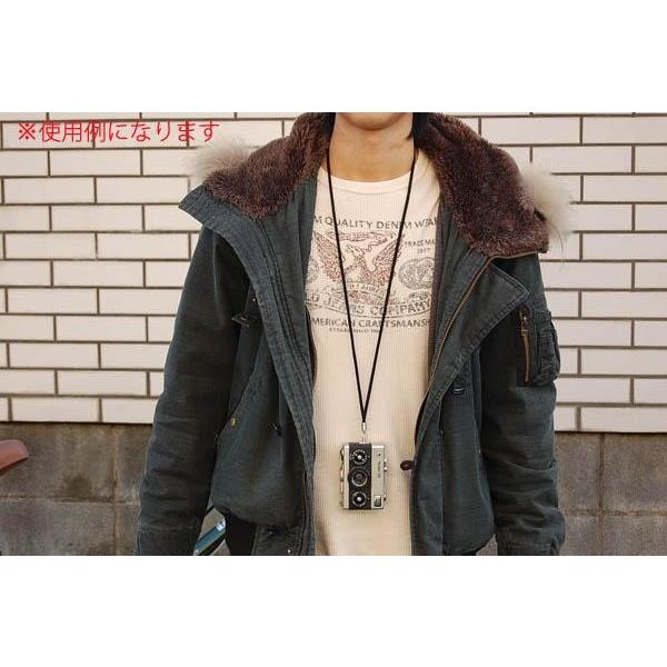 この商品は、純正ロングストラップを再現して作られたものになります。首からも肩からもかけられるので、カメラを持ち運びする際に非常に便利です。ストラップを付けたまま純正ケースの出し入れが可能となりました。ストラップの先の取付金具も以前のタイプと...