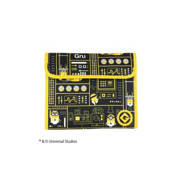 様々な収納がついたマルチケース。ワンタッチテープで開け閉め簡単♪約13×18cmの母子手帳、他にもパスポートやカードをまとめて収納できます。