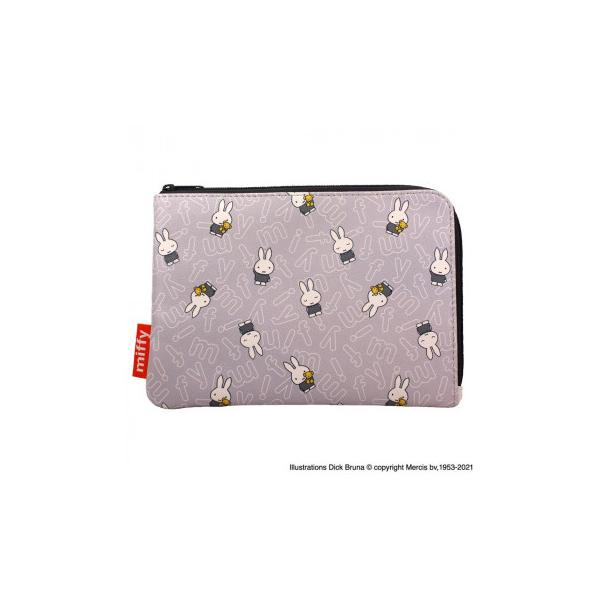 保険証や母子手帳、診察券もこんなケースにまとめて置けば、おでかけの時にさっと持ち出せて便利です。