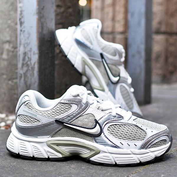 NIKE V5 RNR 厚底 Y2K ダッドスニーカー 未使用品25cm NIKE（ナイキ） 送料無料 スニーカー レディース メンズ NIKE V5 RNR