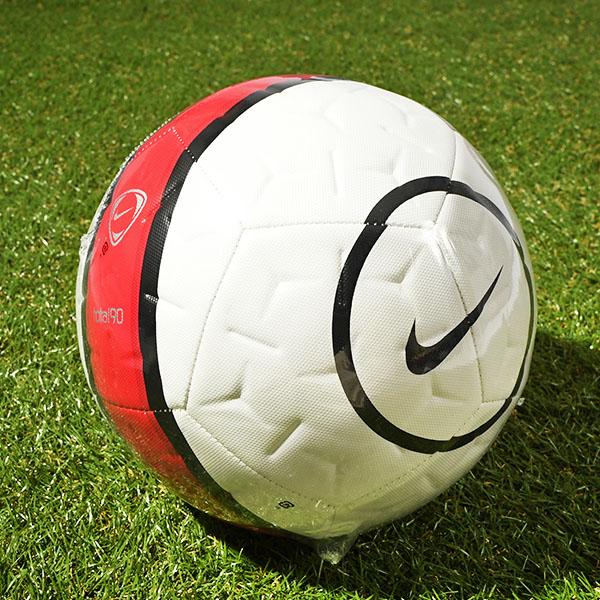 NIKE（ナイキ） 送料無料 サッカーボール 4号球 アカデミー トータル90