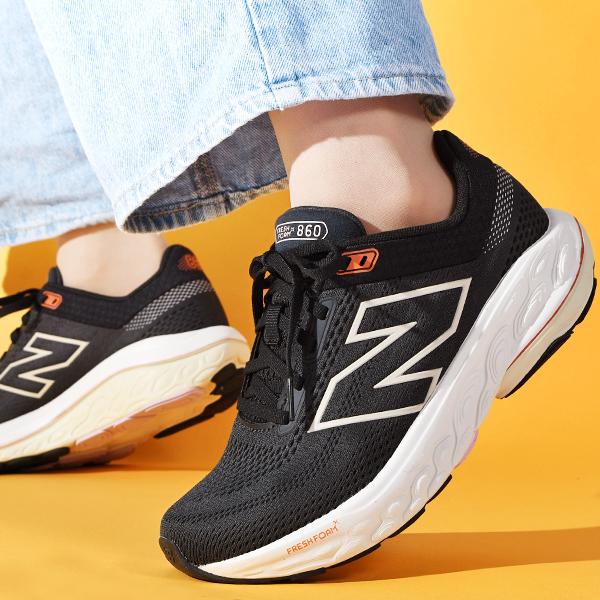 New Balance（ニューバランス） 幅広 厚底 ランニングシューズ