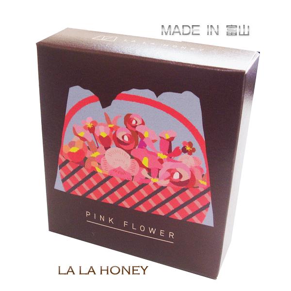 LALAHONEYララハニーピンクフラワー石鹸90g   ひまわりオイル・オリーブオイル・パームカーネルオイルなどの植物油を主原料に、富山湾海洋深層水を配合。ピンククレイが肌の汚れを優しく洗浄します。ローズウッド・ローズゼラニウム・パルマロ...