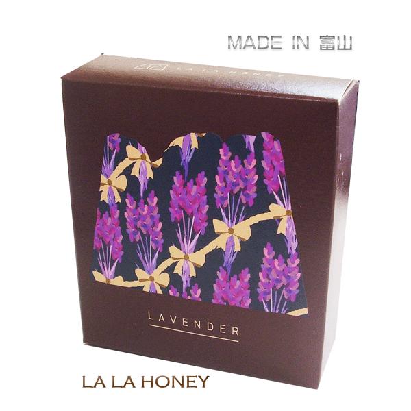 ララハニー ラベンダー石けん　90ｇ商品説明伝統的手作り製法のコールドプロセス石鹸。熱を加えず製造することで、原料がもともと持つビタミンや酵素が熱で破壊されることなく、たっぷり含まれています。オリーブオイル・パームカーネルオイルなどの植物油...
