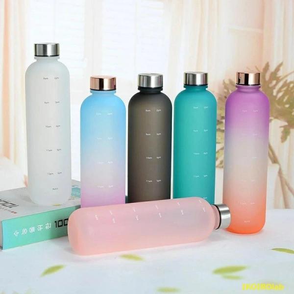 マグボトル マグ 1L 目盛り付き 水筒 大容量 プラスチック トライタン 1リットル タイムマーカー付きドリンクボトル ウォーターボトル メ 取り付け簡単
