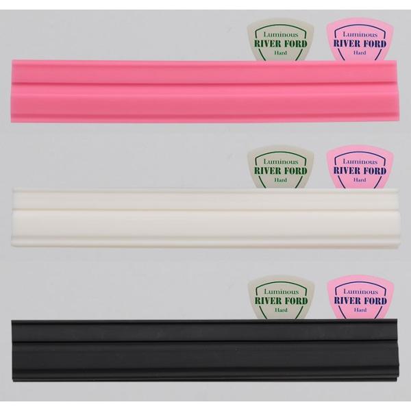 リバーフォード　長さ19cm・ピックホルダー。マイク・スタンドへ取り付けて使用することはもちろん、そのままの状態でもピックを確実にホールドするデザインですので、卓上などでピックを整理するアイテムとしてもご使用いただけます。ピック2 枚が付属...