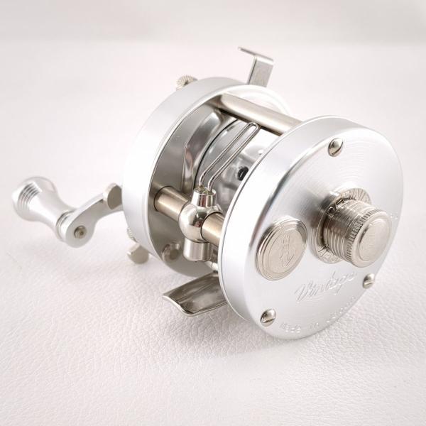 五十鈴工業 BC620SSS シルバー ベイトリール 新品未使用 五十鈴工業 ベイトリール BC620SSS シルバー ヴィンテージ 2023年抽選