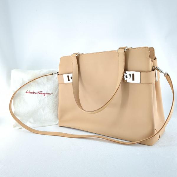 ferragamoフェラガモ　DY-210166 ハンドバッグ　ダブルガンチーニ GANCINI サルバトーレフェラガモ 2WAYハンドバック ガンチーニ DY