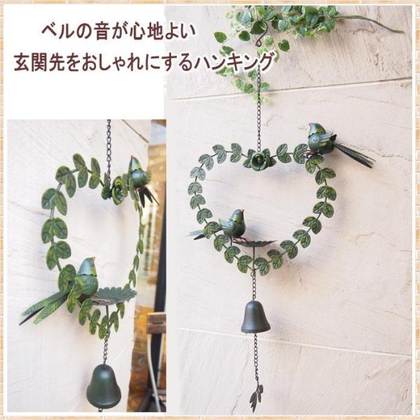 ●ハートリース＆バードハンキング●鐘の音色が心地よいウインドチャイムとしても◎●玄関やお庭が楽しく演出できる♪●ハート型のリースがとておしゃれ▼サイズ等（約ｃｍ）Ｗ36×Ｄ10×Ｈ57（鎖長さ：29）重さ約520ｇ▼素材 アイアンラッピング...