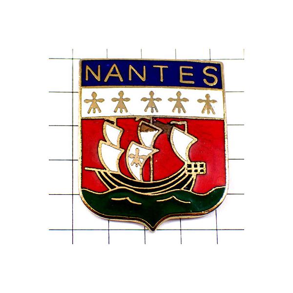 背景の１マスは５mmです。当店のピンバッジ はヴィンテージのレアな限定ピンバッジ です。それぞれのピンズの裏側の針には、新品の留め具をセットしてお送りします。新品の留め具代はピンズの商品代に含まれております。