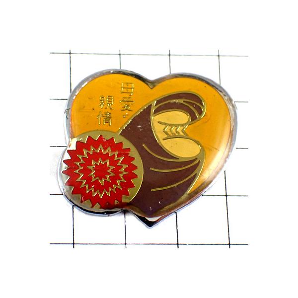 背景の１マスは５mmです。当店のピンバッジ はヴィンテージのレアな限定ピンバッジ です。それぞれのピンズの裏側の針には、新品の留め具をセットしてお送りします。新品の留め具代はピンズの商品代に含まれております。