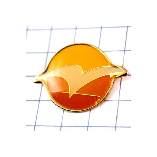 背景の１マスは５mmです。当店のピンバッジ はヴィンテージのレアな限定ピンバッジ です。それぞれのピンズの裏側の針には、新品の留め具をセットしてお送りします。新品の留め具代はピンズの商品代に含まれております。