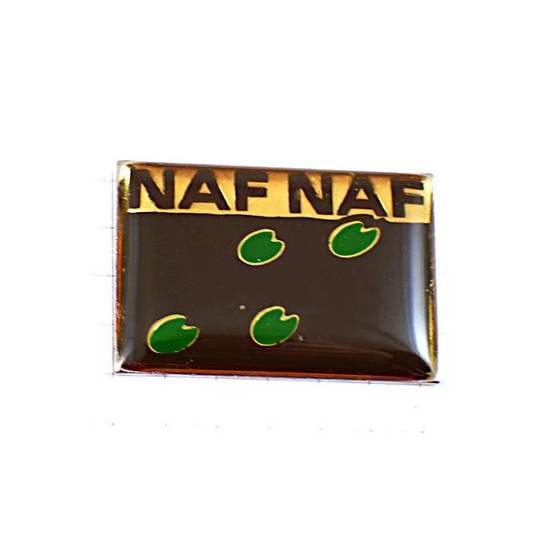 背景の１マスは５mmです。当店のピンバッジ はヴィンテージのレアな限定ピンバッジ です。それぞれのピンズの裏側の針には、新品の留め具をセットしてお送りします。新品の留め具代はピンズの商品代に含まれております。