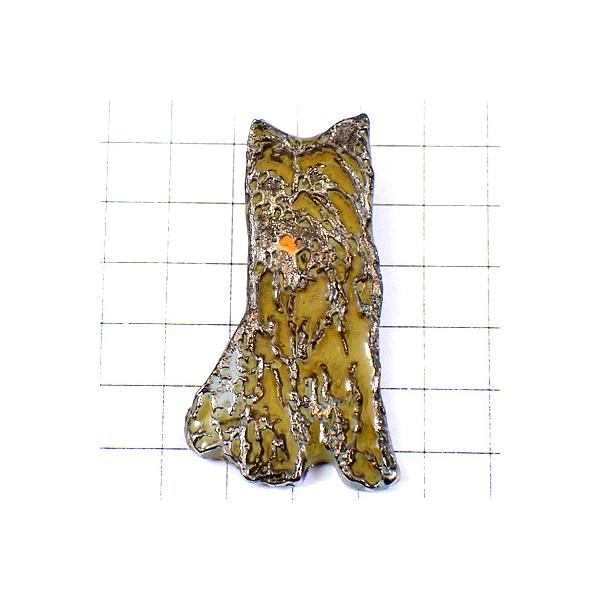 背景の１マスは５mmです。当店のピンバッジ はヴィンテージのレアな限定ピンバッジ です。それぞれのピンズの裏側の針には、新品の留め具をセットしてお送りします。新品の留め具代はピンズの商品代に含まれております。