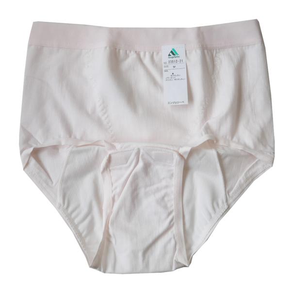 産褥ショーツは出産後の出血や悪露に対応する出産入院での必需品です。クロッチ部分がマジックテープで開閉するので、看護師さんによる産後の手当てをしていただく際に必須です。入院準備で二枚ほど用意すると安心です。背中まで撥水加工布が付いているからモ...