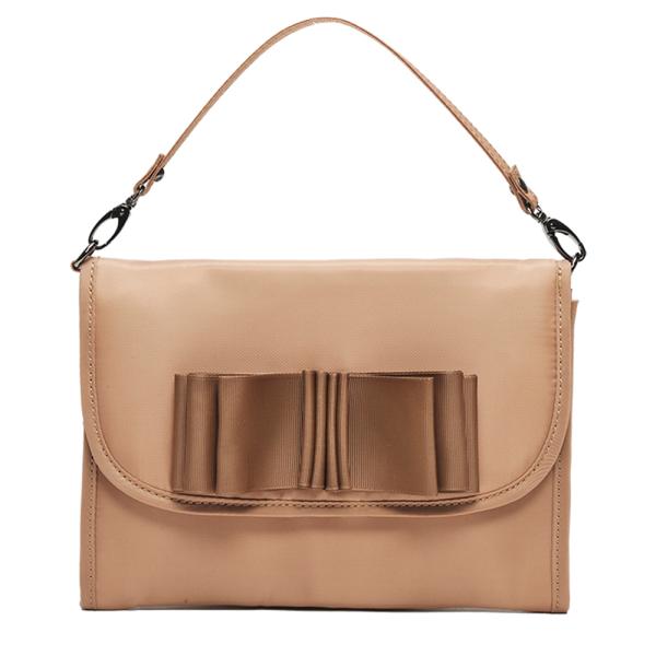 たくさん収納できて、中身も一目瞭然。取り出しやすいジャバラタイプの母子手帳ケースです。母子手帳ケースの内側にはオープンポケットが3つ、差し込みポケットが2つ、クリアポケットが2つあります。さらにペンホルダーと、合計18枚のカードが収納できる...