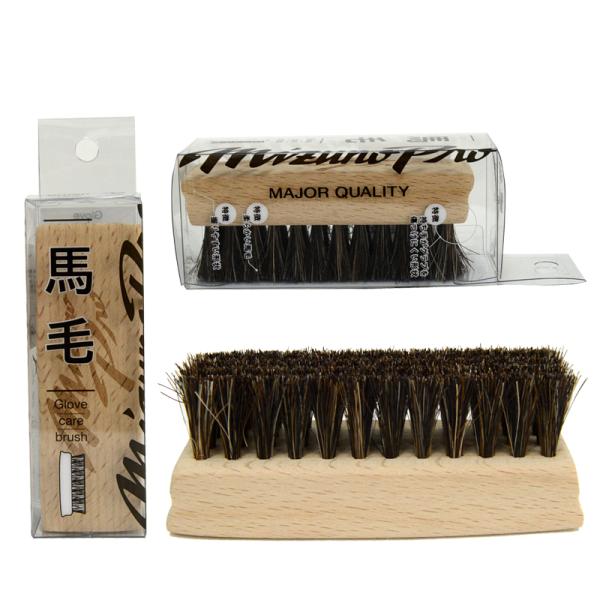 MIZUNO ミズノプロ 馬毛ブラシ■グラブのお手入れに！馬毛ならではの滑らかな風合いで、グラブの表面の汚れを優しく取り除く。持ち手は側面にくぼみを設け持ちやすく、グラブを傷つけにくい、こだわりの形状。■素材 天然木、馬毛■日本製サイズ 本...