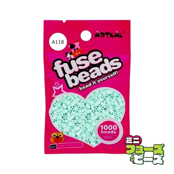 ■ 商品説明 ■ 種類：フューズビーズ ミニ（2.6mm）サイズ：直径 2.6mmカラー：フロスティブルー数量：約 1,000粒RGB数値：R:113 G:196 B:82アイロンがけによる形状の保持に優れながらも、柔軟性のあるソフトタイプ...