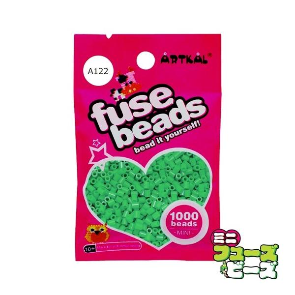 ■ 商品説明 ■ 種類：フューズビーズ ミニ（2.6mm）サイズ：直径 2.6mmカラー：パロットグリーン数量：約 1,000粒RGB数値：R:24 G:168 B:24アイロンがけによる形状の保持に優れながらも、柔軟性のあるソフトタイプの...