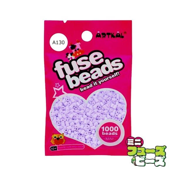 ■ 商品説明 ■ 種類：フューズビーズ ミニ（2.6mm）サイズ：直径 2.6mmカラー：ミルキーラベンダー数量：約 1,000粒RGB数値：R:158 G:130 B:186アイロンがけによる形状の保持に優れながらも、柔軟性のあるソフトタ...