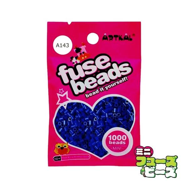 ■ 商品説明 ■ 種類：フューズビーズ ミニ（2.6mm）サイズ：直径 2.6mmカラー：ネイビー数量：約 1,000粒RGB数値：R:26 G:47 B:111アイロンがけによる形状の保持に優れながらも、柔軟性のあるソフトタイプのアイロン...