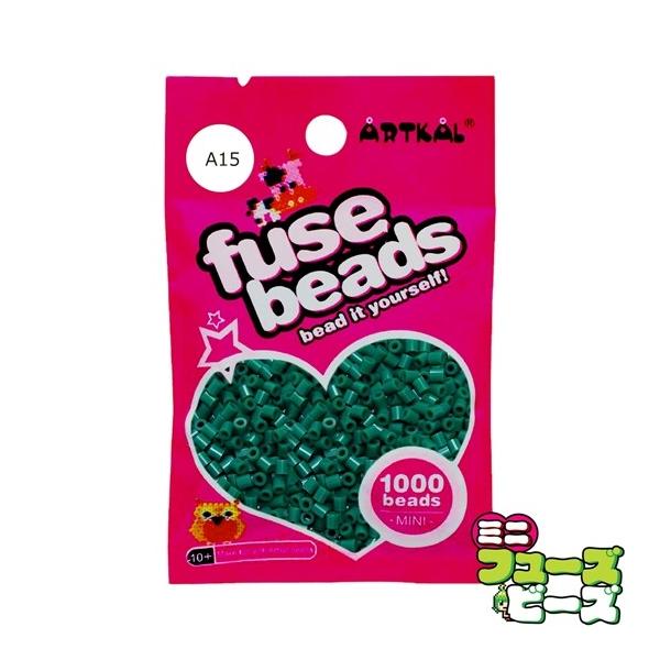 ■ 商品説明 ■ 種類：フューズビーズ ミニ（2.6mm）サイズ：直径 2.6mmカラー：ダークグリーン数量：約 1,000粒RGB数値：R:0 G:124 B:88アイロンがけによる形状の保持に優れながらも、柔軟性のあるソフトタイプのアイ...