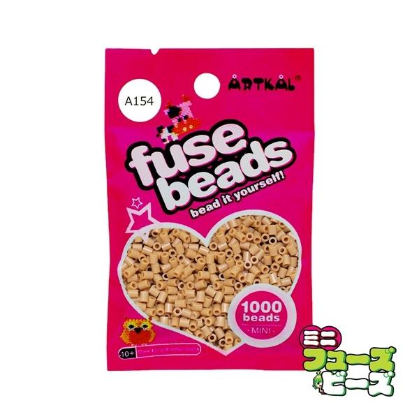 ■ 商品説明 ■ 種類：フューズビーズ ミニ（2.6mm）サイズ：直径 2.6mmカラー：カフェオレブラウン数量：約 1,000粒RGB数値：R:195 G:144 B:105アイロンがけによる形状の保持に優れながらも、柔軟性のあるソフトタ...