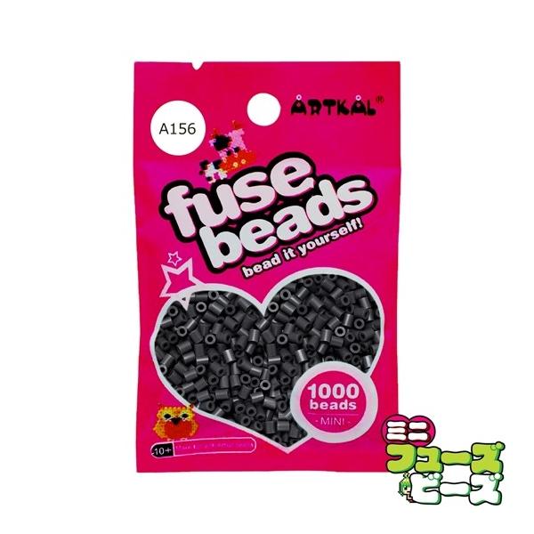 ■ 商品説明 ■ 種類：フューズビーズ ミニ（2.6mm）サイズ：直径 2.6mmカラー：ミリタリーグレー数量：約 1,000粒RGB数値：R:62 G:73 B:85アイロンがけによる形状の保持に優れながらも、柔軟性のあるソフトタイプのア...