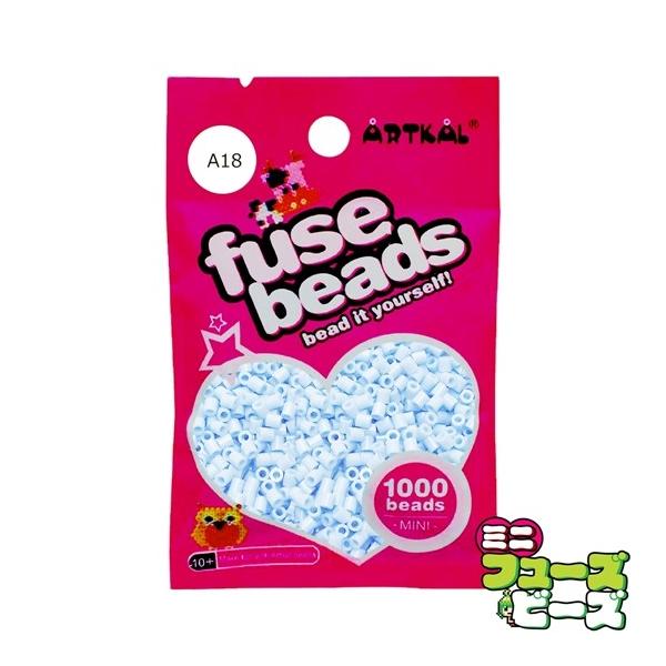■ 商品説明 ■ 種類：フューズビーズ ミニ（2.6mm）サイズ：直径 2.6mmカラー：ライトブルー数量：約 1,000粒RGB数値：R:170 G:220 B:235アイロンがけによる形状の保持に優れながらも、柔軟性のあるソフトタイプの...