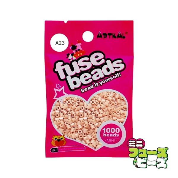 ■ 商品説明 ■ 種類：フューズビーズ ミニ（2.6mm）サイズ：直径 2.6mmカラー：ベージュ数量：約 1,000粒RGB数値：R:204 G:153 B:102アイロンがけによる形状の保持に優れながらも、柔軟性のあるソフトタイプのアイ...