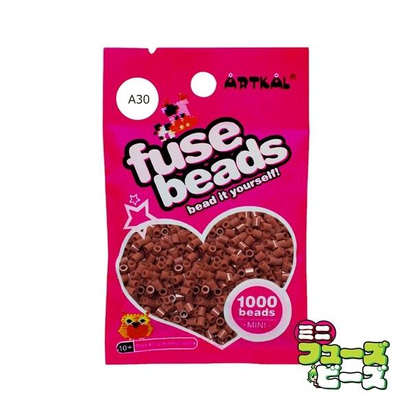 ■ 商品説明 ■ 種類：フューズビーズ ミニ（2.6mm）サイズ：直径 2.6mmカラー：バーミリオン数量：約 1,000粒RGB数値：R:122 G:62 B:44アイロンがけによる形状の保持に優れながらも、柔軟性のあるソフトタイプのアイ...