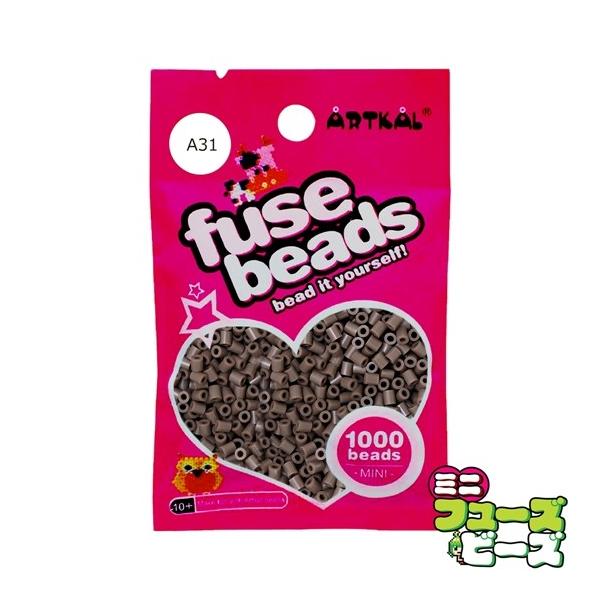 ■ 商品説明 ■ 種類：フューズビーズ ミニサイズ：直径 2.6mmカラー：ミルクチョコブラウン数量：約 1,000粒RGB数値：R:123 G:77 B:53アイロンがけによる形状の保持に優れながらも、柔軟性のあるソフトタイプのアイロンビ...
