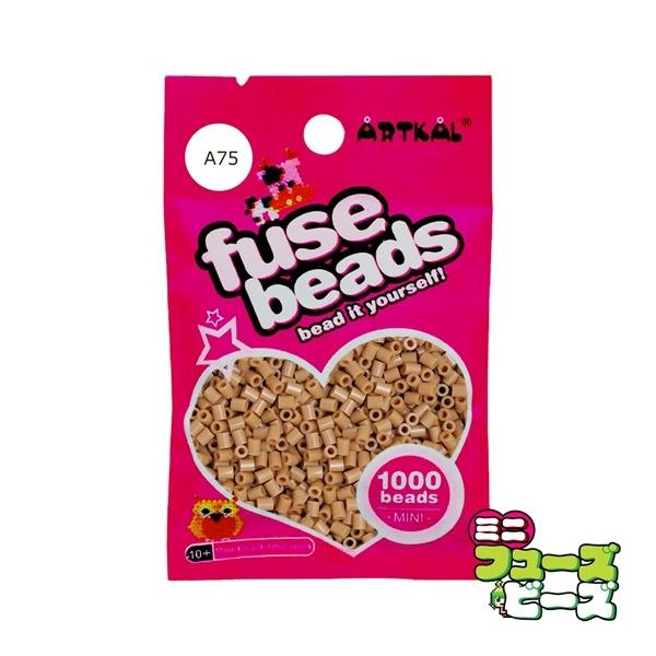 ■ 商品説明 ■ 種類：フューズビーズ ミニ（2.6mm）サイズ：直径 2.6mmカラー：シナモンブラウン 数量：約 1,000粒RGB数値：R:181 G:129 B:80アイロンがけによる形状の保持に優れながらも、柔軟性のあるソフトタイ...
