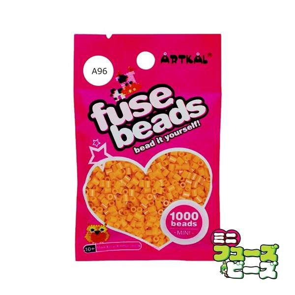 ■ 商品説明 ■ 種類：フューズビーズ ミニ（2.6mm）サイズ：直径 2.6mmカラー：キャロットオレンジ数量：約 1,000粒RGB数値：R:212 G:114 B:42アイロンがけによる形状の保持に優れながらも、柔軟性のあるソフトタイ...