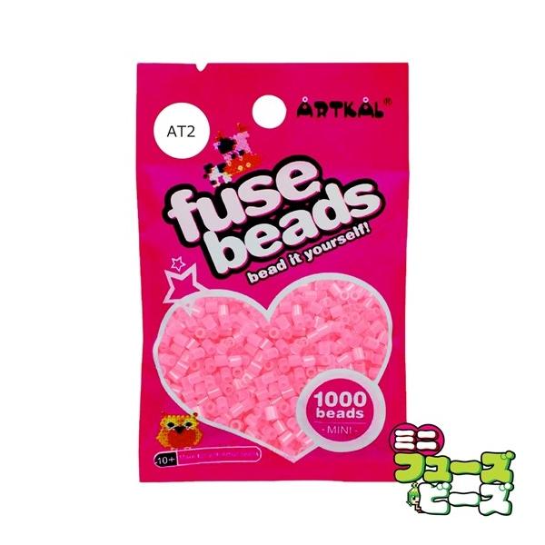 ■ 商品説明 ■ 種類：フューズビーズ ミニ（2.6mm）サイズ：直径 2.6mmカラー：クリヤーピンク 数量：約 1,000粒アイロンがけによる形状の保持に優れながらも、柔軟性のあるソフトタイプのアイロンビーズです。フューズビーズ ミドル...