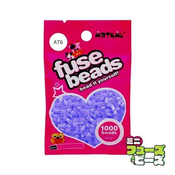 ■ 商品説明 ■ 種類：フューズビーズ ミニ（2.6mm）サイズ：直径 2.6mmカラー：クリヤーパープル数量：約 1,000粒アイロンがけによる形状の保持に優れながらも、柔軟性のあるソフトタイプのアイロンビーズです。フューズビーズ ミドル...