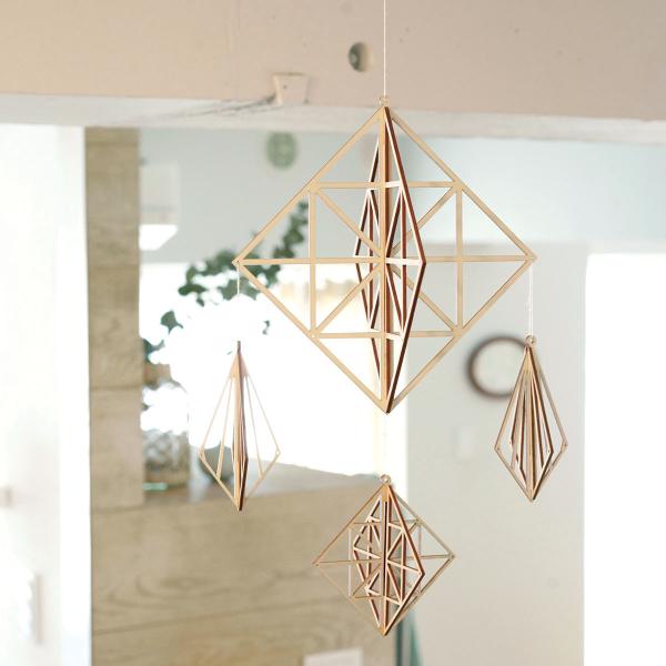 自然のぬくもりが感じられる木製オーナメント深い緑に囲まれたリトアニアの首都ヴィリニュスに所在する木工房で一つ一つ丁寧に作られる木製のオーナメント「Kito」。巧みなレーザーカットでヒンメリを思わせる美しい模様に切り抜かれており、木のぬくもり...