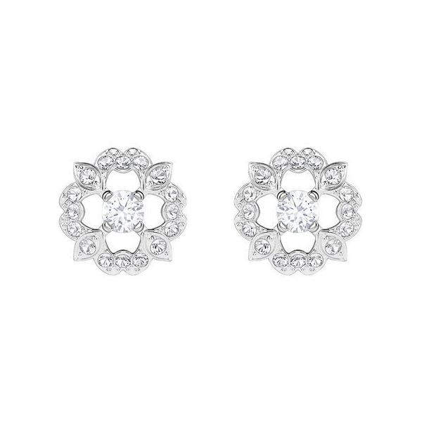 SWAROVSKI ♡ フラワー 両耳ピアス SWAROVSKI ♡ フラワー 両耳ピアス
