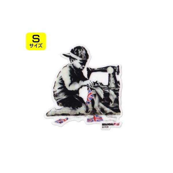 バンクシーのステッカーになります。正体不明のストリートアーティスト、BANKSY。社会風刺をテーマにしたメッセージ性の強いアートで有名ですね！世間を謎のアートで描き乱すバンクシーデザインのステッカーです♪コチラは「Bunting」と名付けら...