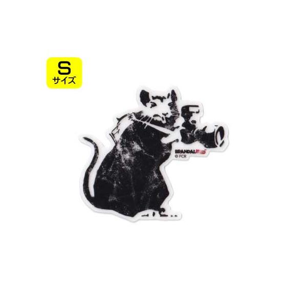 バンクシーのステッカーになります。正体不明のストリートアーティスト、BANKSY。社会風刺をテーマにしたメッセージ性の強いアートで有名ですね！世間を謎のアートで描き乱すバンクシーデザインのステッカーです♪コチラは「PapaRatzi」と名付...
