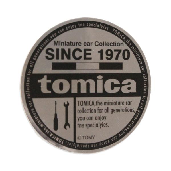 トミカのステッカーになります。１９７０年から販売されている国産車ミニカーシリーズ、tomica。実はトミカは「トミカプレミアム」や「リミテッドヴィンテージ」など大人向けも非常に人気♪そんな大人トミカステッカーがコチラ！オフィシャリーな雰囲気...