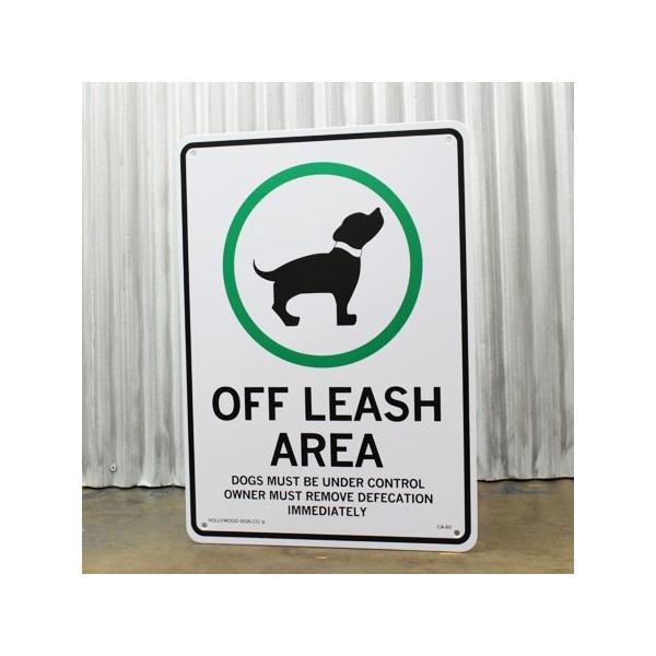 アメリカンサインプレートになります。アメリカのストリートや施設、敷地などで使用されるサインプレートシリーズ。生活に密着したアイテムとしてアメリカ好きの方にご好評いただいております♪こちらは「犬を放しても良いエリアです」自宅や庭に飾っても面白...