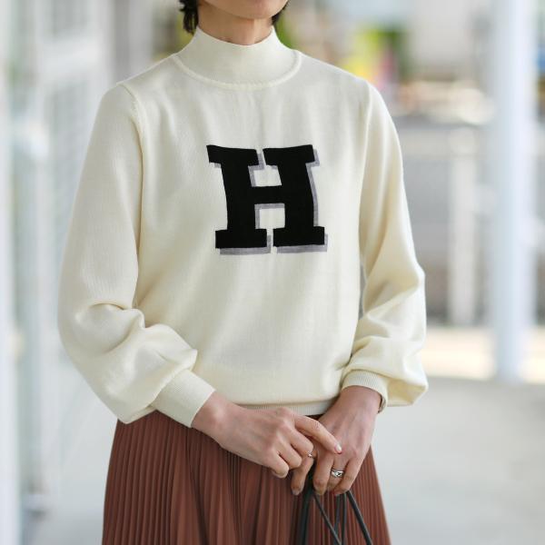 Maglia Plus (マリア プラス) インターシャ「H」 モックネック ニット