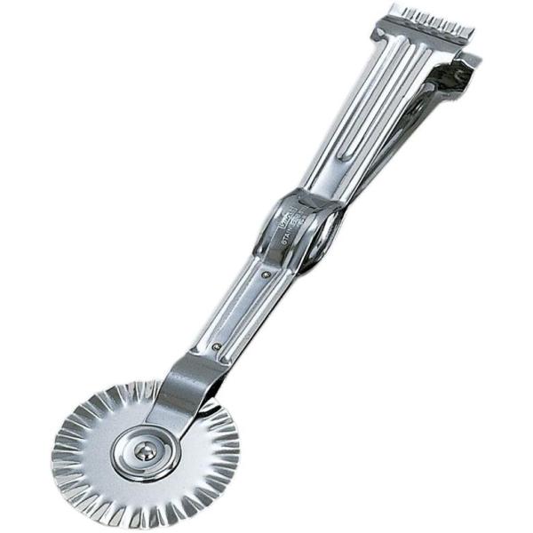 【商品説明】のばした生地を円や直線に自由自在に切れるカッターです。抜群の切れ味で生地の仕上げ効率をアップ!【商品仕様】 ●本体サイズ:190×50×25mm●48g 【その他】●食洗機対応【材質】●18-8ステンレススチール 【生産国】●日...