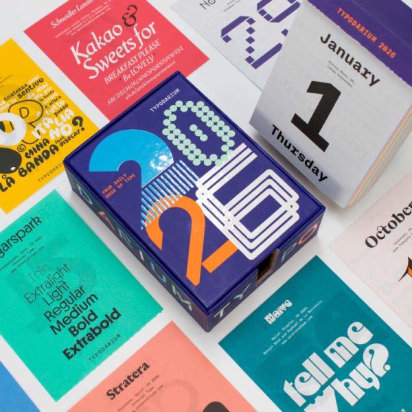 『Typodarium』は、ドイツ生まれのフォントの日めくりカレンダー。世界中のフォントを使用し、365日が日替わりフォントでデザインされています。壁掛けだけでなく、背表紙を組み立てれば卓上カレンダーにもなり、デスクトップや棚でも使用するこ...