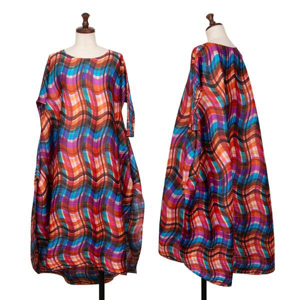 プリーツプリーズ カラフルウェーブチェックプリントワンピース 赤  
