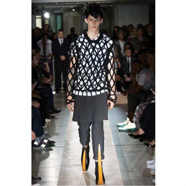 コムデギャルソン オムプリュスcomme Des Garcons Homme Plus ハニカム柄プリントtシャツ 白l メンズ K 874 プレイフル Yahoo ショッピング店 通販 Yahoo ショッピング
