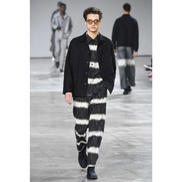 イッセイミヤケ メンissey Miyake Men フェードストライプパンツ 黒3 メンズ K 173 プレイフル Yahoo ショッピング店 通販 Yahoo ショッピング