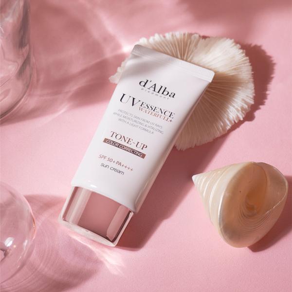 韓国発のヴィーガンスキンケアブランド「d'Alba(ダルバ)」の日焼け止めクリーム。SPF50+ PA++++なのに、まるで水のようになめらかな使用感で軽い付け心地。メイクアップ効果で肌をほんのりトーンアップしてくれます。油分、皮脂、汗など...